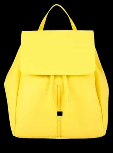 Mochila amarilla como ejemplo de fotografía de producto