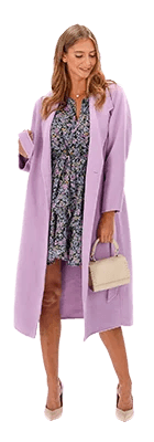 Modelo con abrigo lavanda