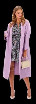 Modelo con abrigo lavanda