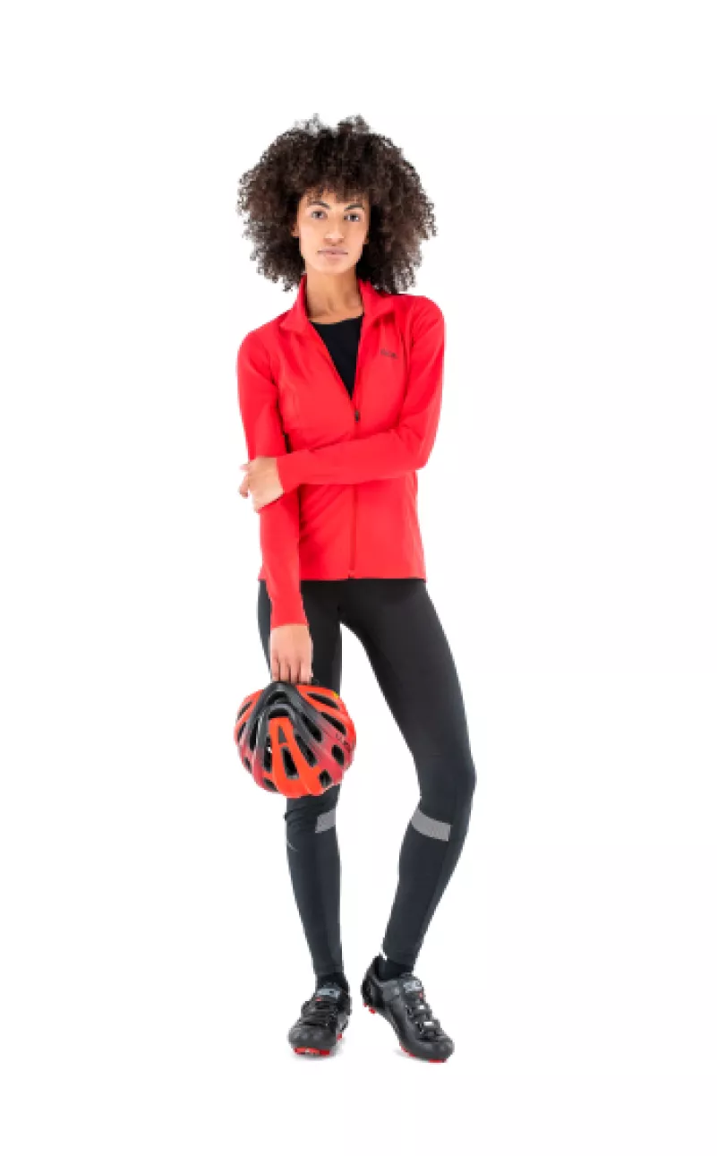 Packshot de mujer con equipación de ciclismo