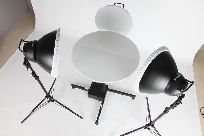 Plataforma giratoria 360° (Orbitvu MIDI) en un set de estudio