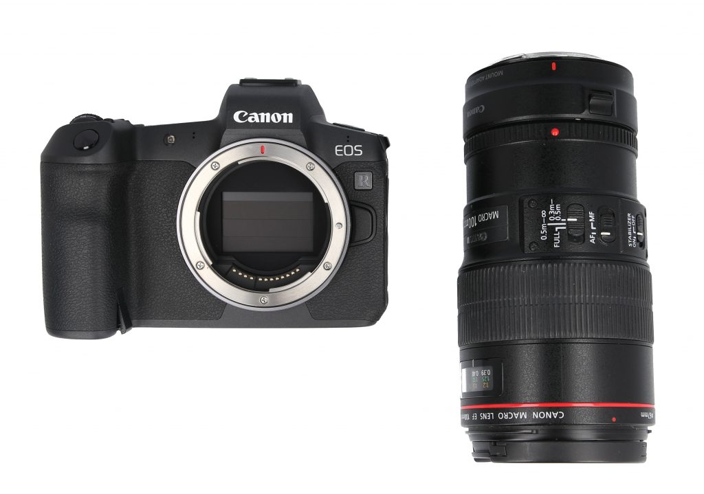 Cámara sin espejo Canon EOS R con objetivo macro de 100mm