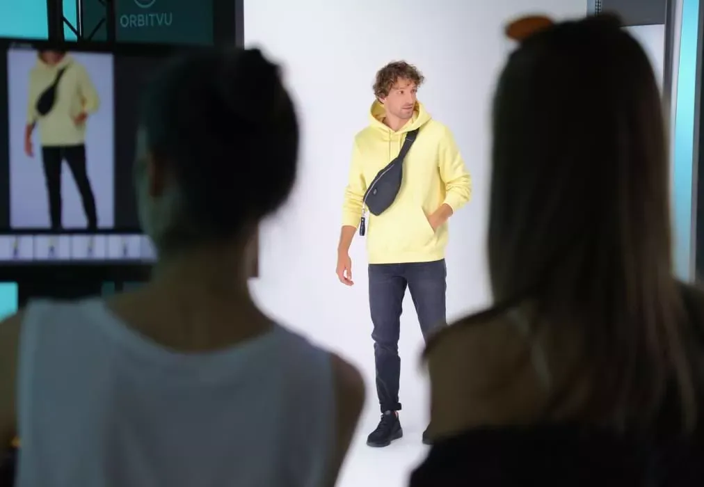 Software de Orbitvu utilizado para la producción de fotografía con modelo en vivo