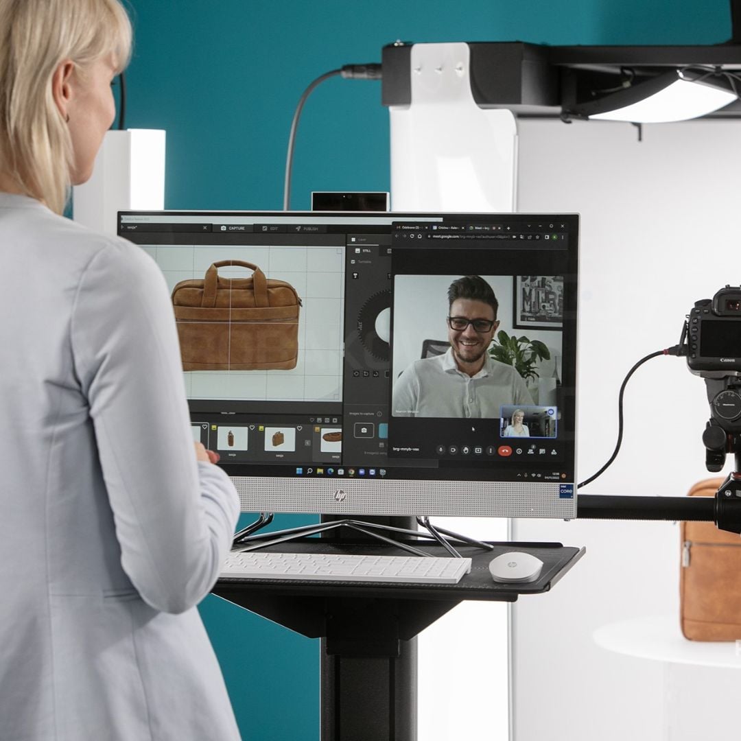 Colaboración remota para la aprobación de fotos de producto mediante videollamada